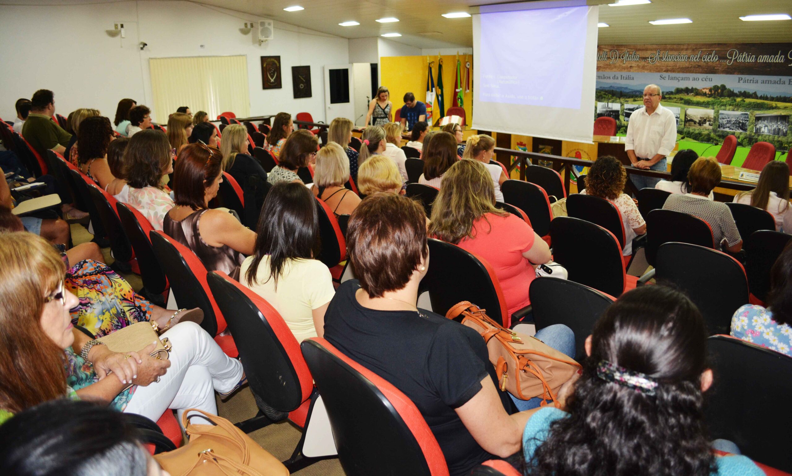 Professores realizam encontro para início do ano letivo