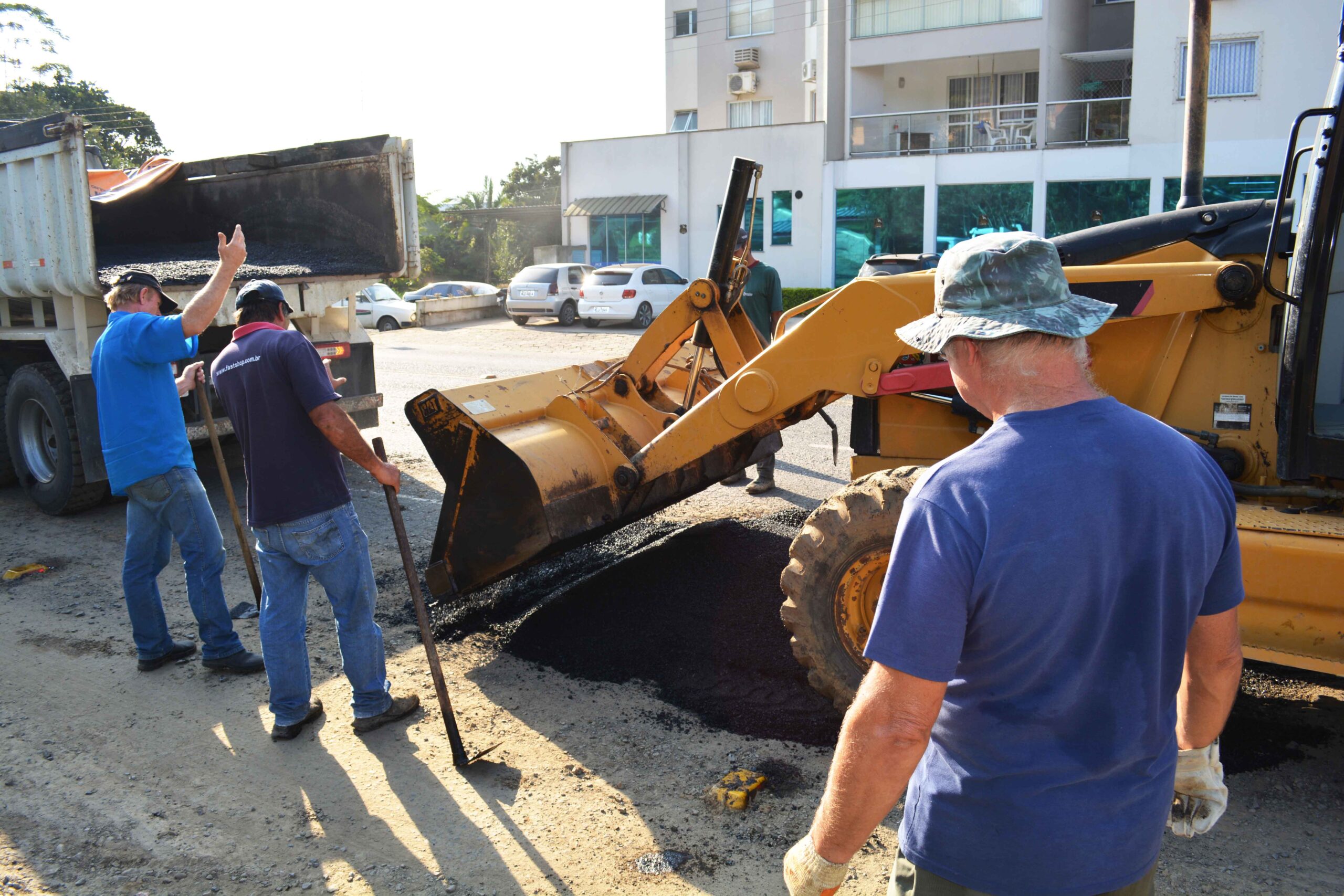 Prefeitura realiza ação de melhorias em ruas de Taió