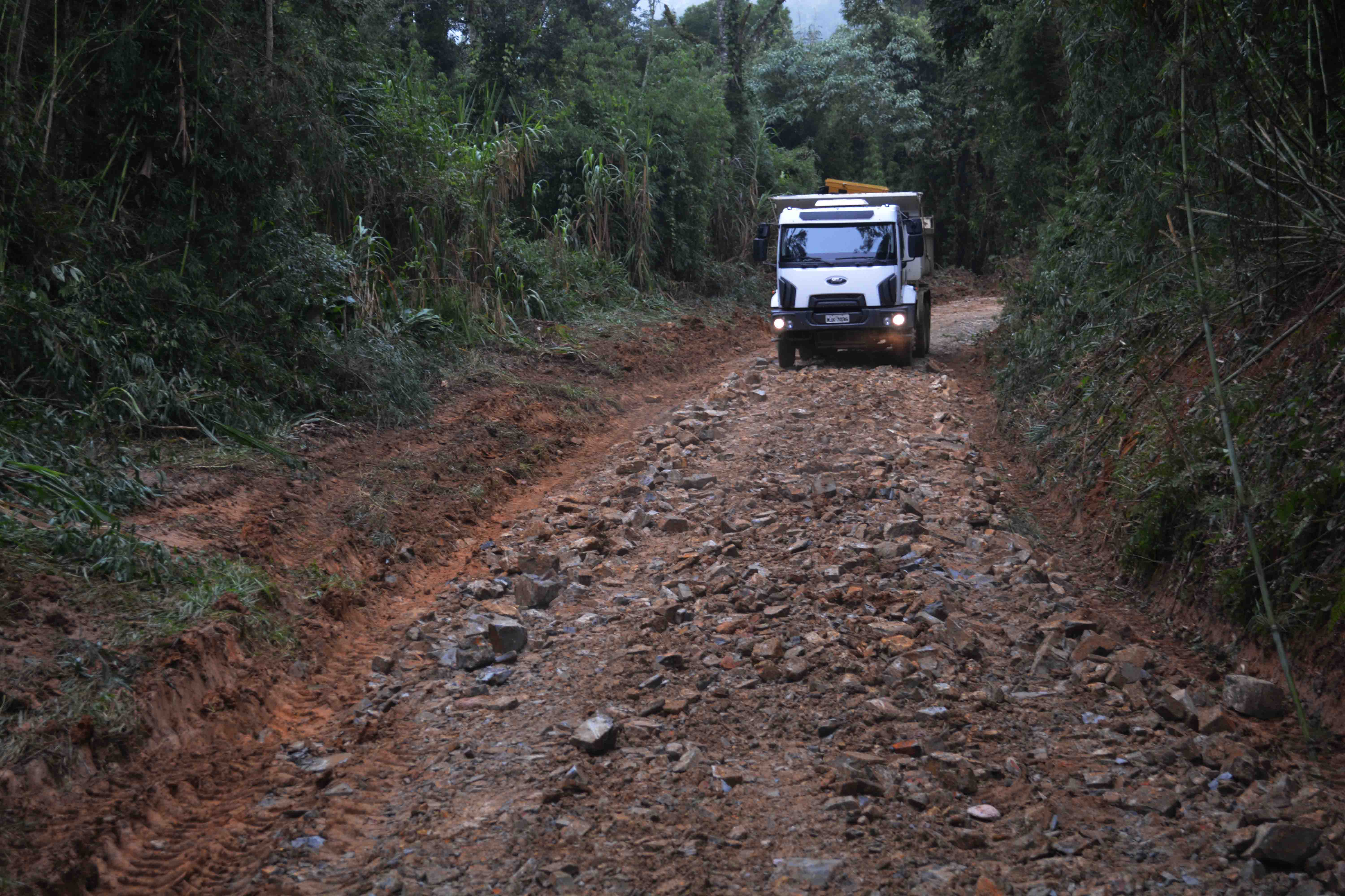 Obras seguem no interior