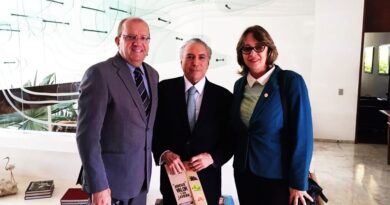 Prefeito Hugo Lembeck se reuni com Michel Temer no Palácio do Jaburu