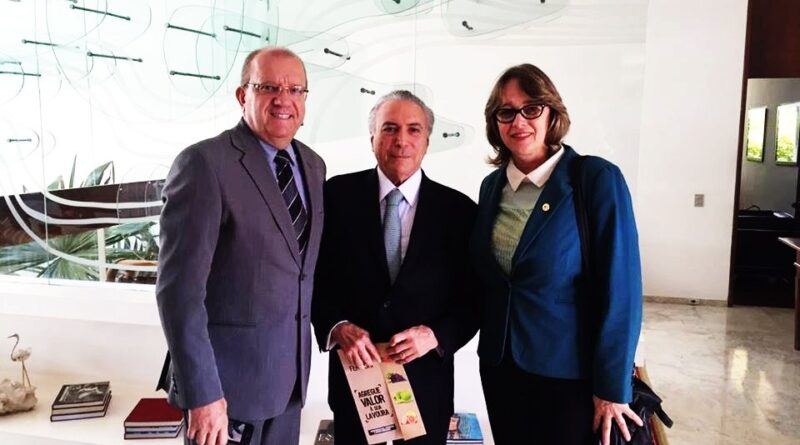 Prefeito Hugo Lembeck se reuni com Michel Temer no Palácio do Jaburu