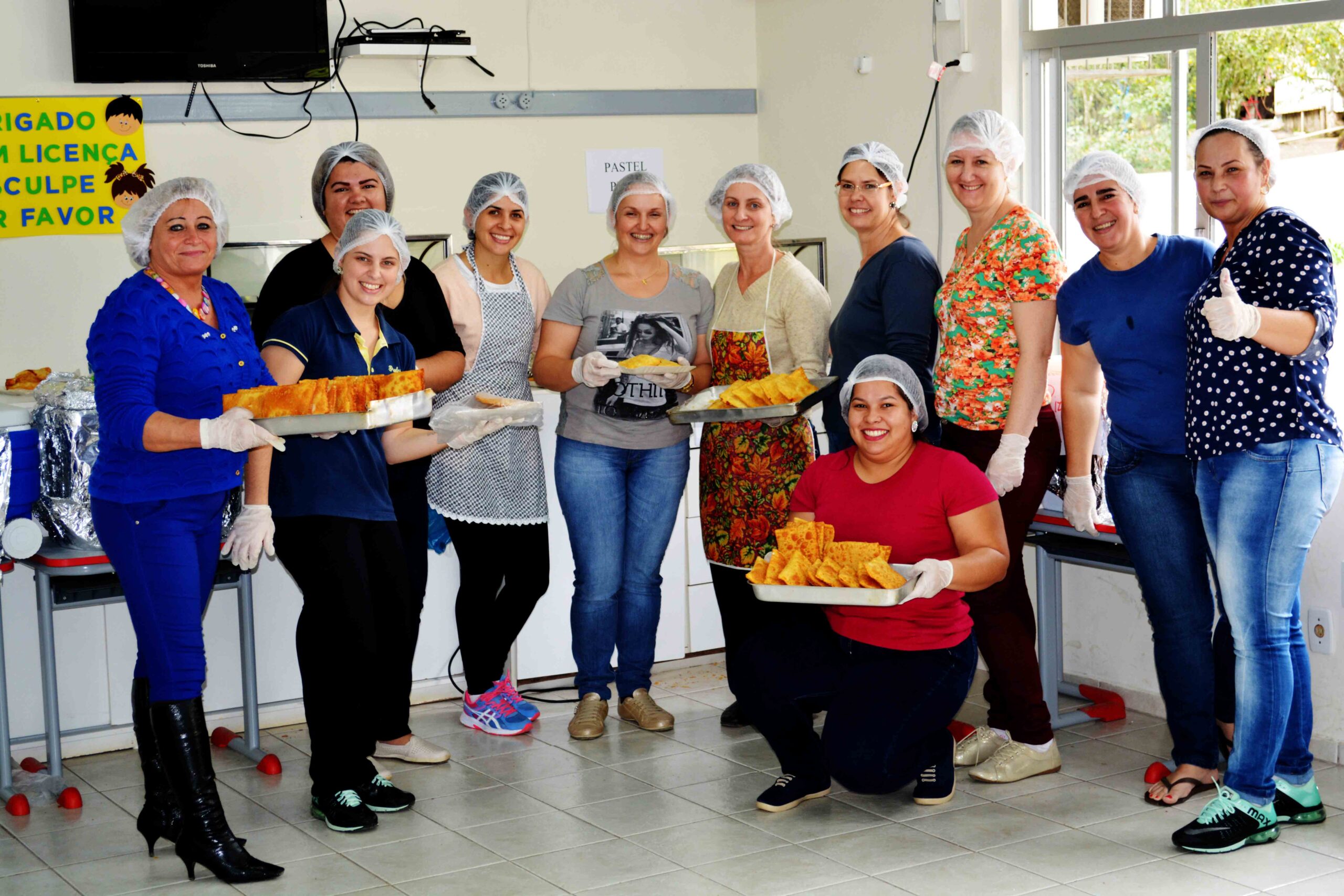 Escola Erna Heidrich Realiza Pastelada em Prol da Educação