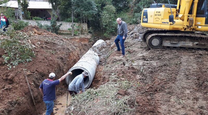 Semana de melhorias em tubulação e estradas do município