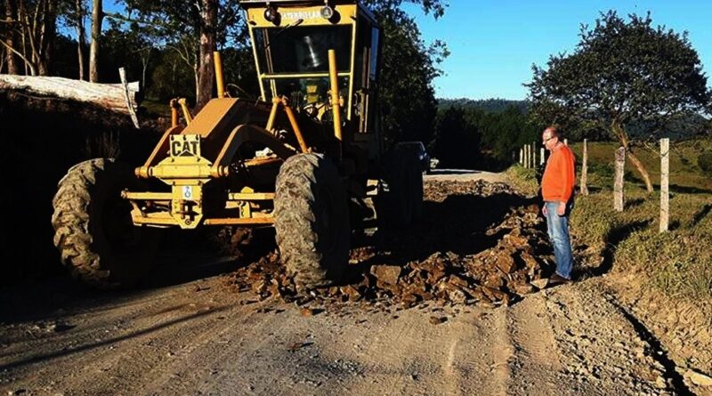 O prefeito Hugo Lembeck, esteve acompanhado as melhorias no Bela Vista