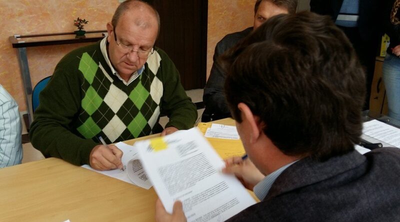 Prefeito Hugo Lembeck assina convênio para drenagem pluvial da Rua Coronel Feddersen na Regional de Taió