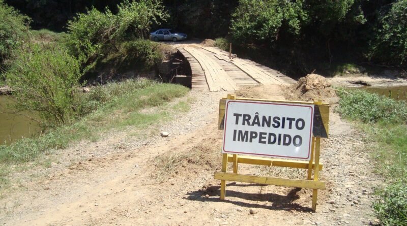 Ponte está totalmente interditada para veículos