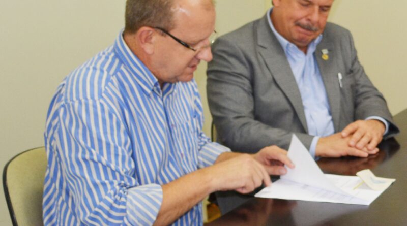 Prefeito de Taió e vice presidente da Fecam- Hugo Lembeck com o prefeito de Chapecó e presidente da Fecam -Cláudio José Caramori.