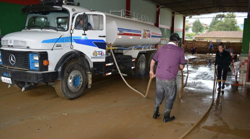 Prefeitura Executa Limpeza das Ruas na Cidade