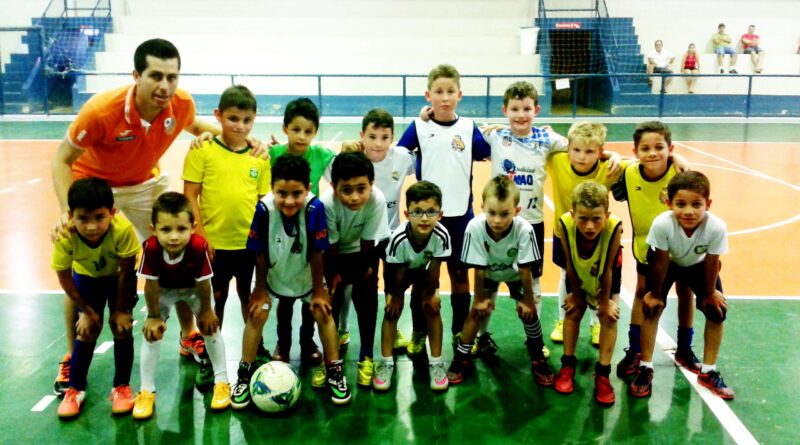 Futsal, disciplina, convivência e educaçãoSub 9 de Futsal de Taió defende título da Liga Regional do Alto vale 2015