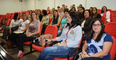 Professores da rede municipal de ensino tem reunião com Consultora de Educação