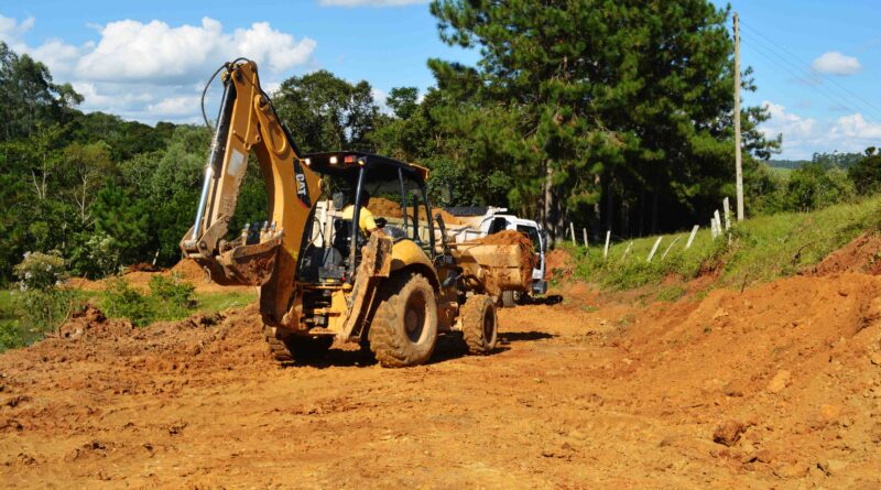 Secretaria de Obras realiza melhorias em pontes e ruas na região da Bracatinga