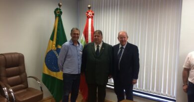 Almir, desembargador Torres Marques e deputado Marcos Vieira.