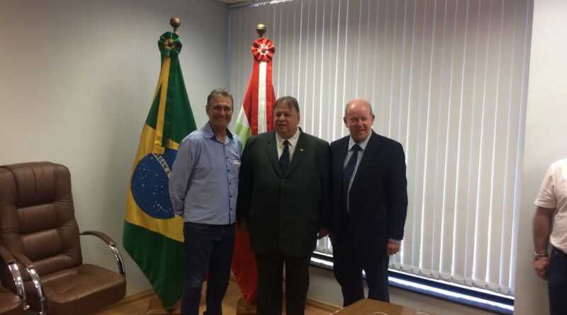 Almir, desembargador Torres Marques e deputado Marcos Vieira.