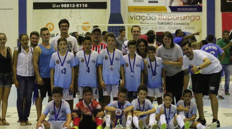 Categoria Sub-13 da CME Taió é vice-campeã da Copa Cebolão 2017