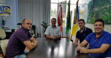 Na foto: Cassiano Marafon (PT), Almir Guski (PSDB), Sandro Kraemer Júnior (PSC) e Tiago Maestri (PSD).