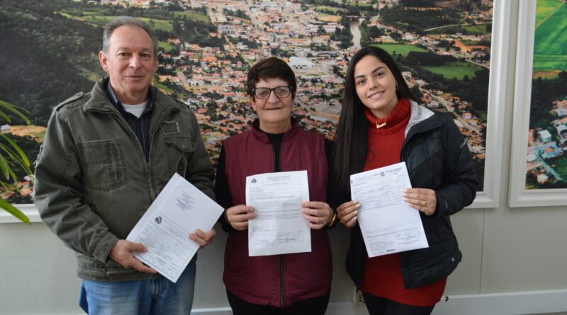 Moradora Ana Carara dos Santos recebeu projeto da casa econômica