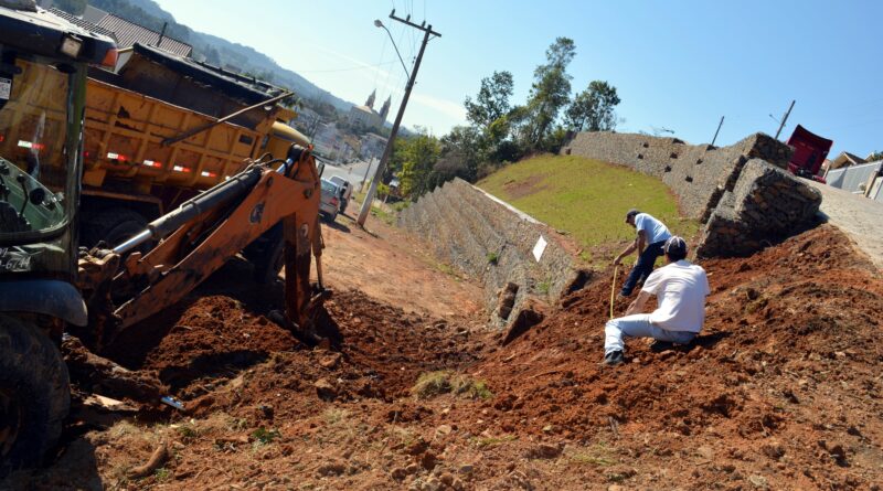 Retirada do barro e construção do Muro